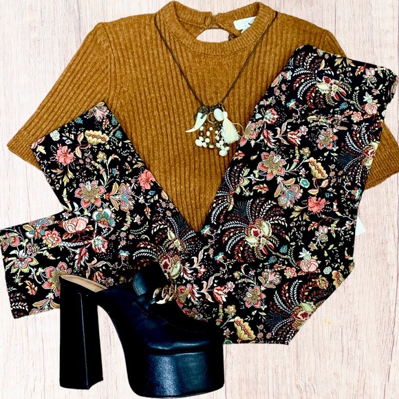 H&M | Pants & Jumpsuits | Hm Ankle Length Black Floral Print Cigarette  Trousers 6